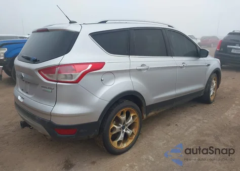 2014 Ford Escape Titanium z USA, uszkodzony, nr VIN 1FMCU0J9XEUD24499